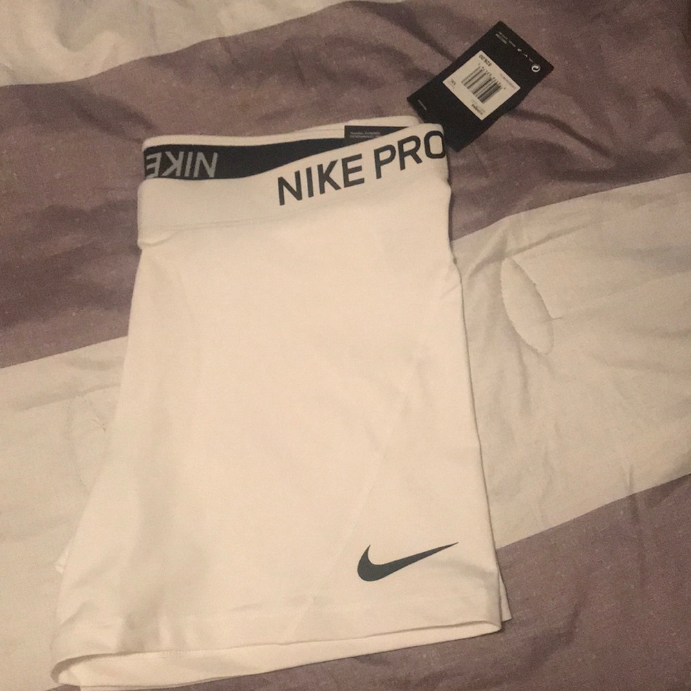 New white nike training shorts